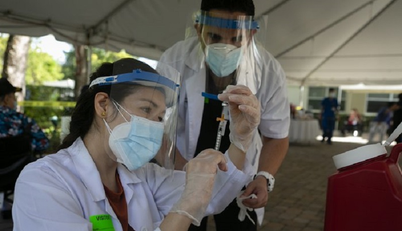 Nursing home requiring staff COVID-19 vaccination
